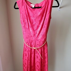 Cute lacey sleeveless dress with belt!